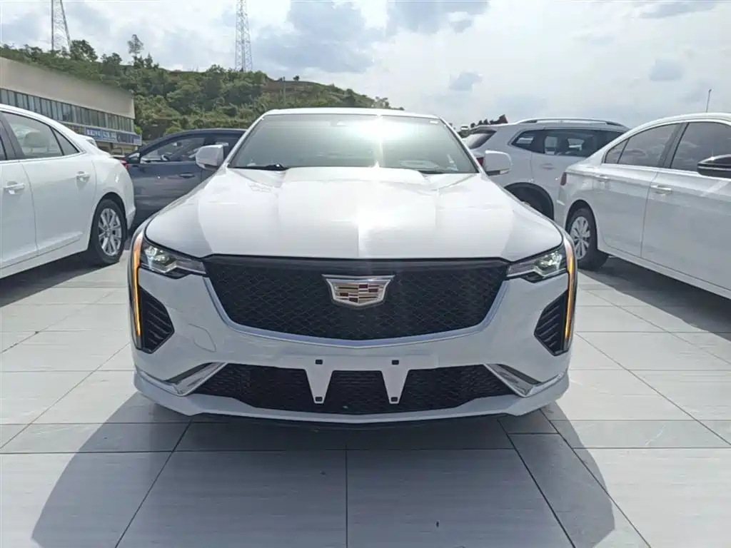 Cadillac CT4 — фото 3