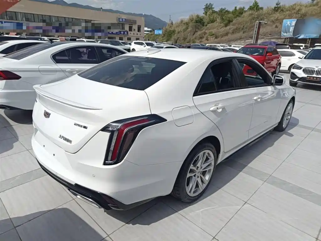 Cadillac CT4 — фото 7