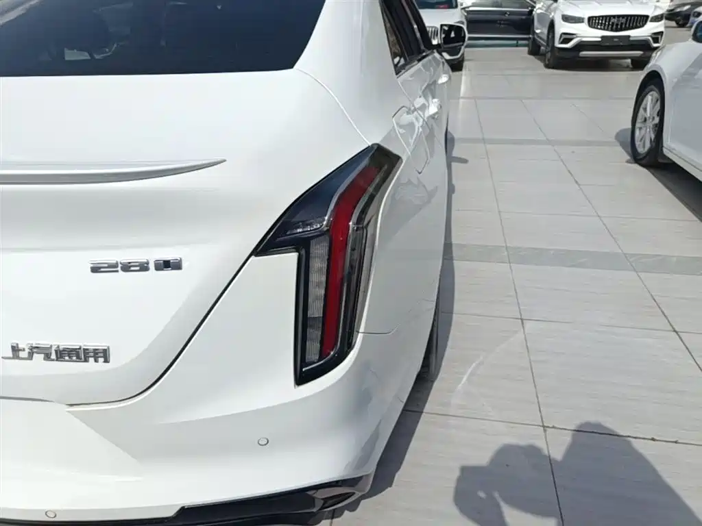 Cadillac CT4 — фото 8