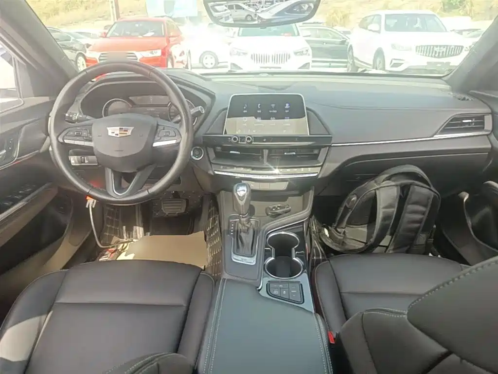 Cadillac CT4 — фото 10