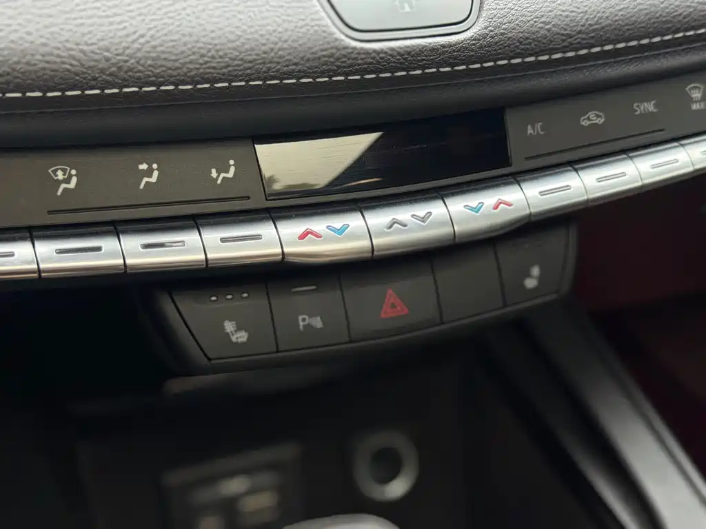 Cadillac XT4 — фото 15