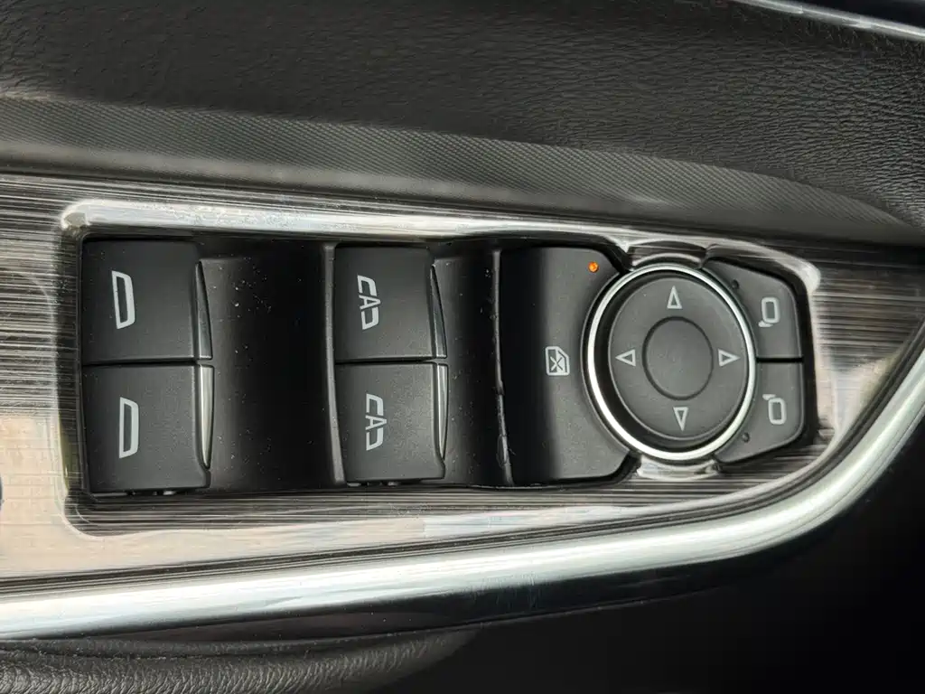Cadillac XT4 — фото 17