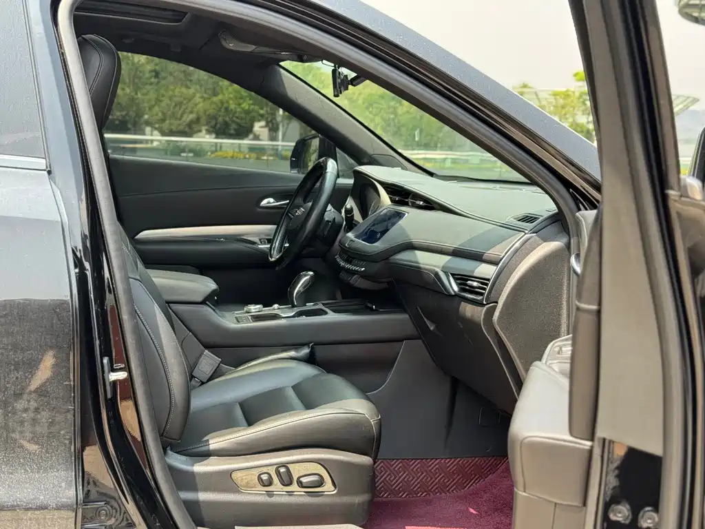 Cadillac XT4 — фото 6