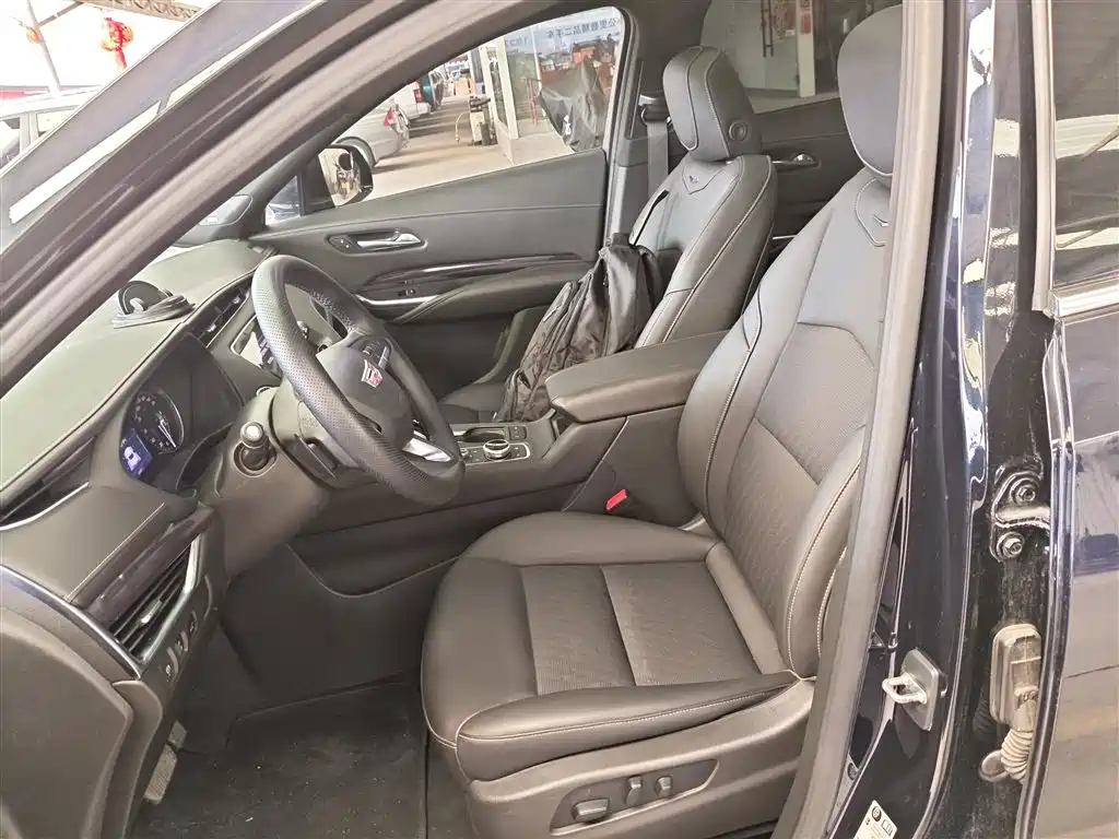 Cadillac XT4 — фото 15