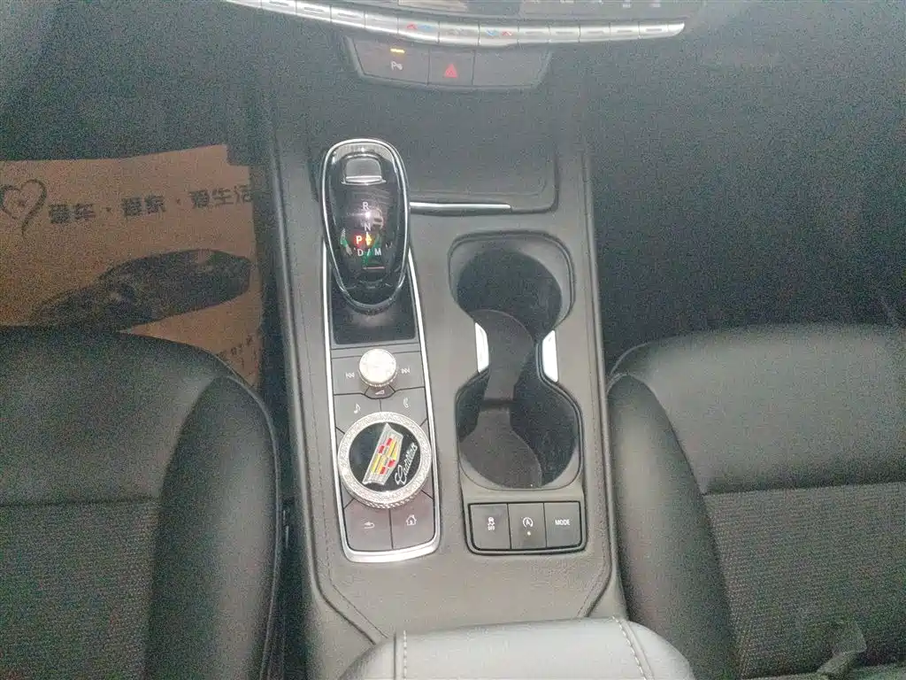 Cadillac XT4 — фото 11