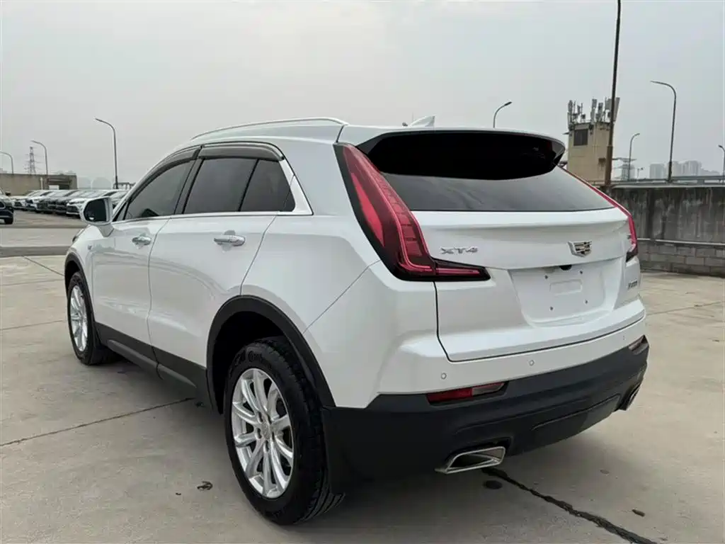Cadillac XT4 — фото 15
