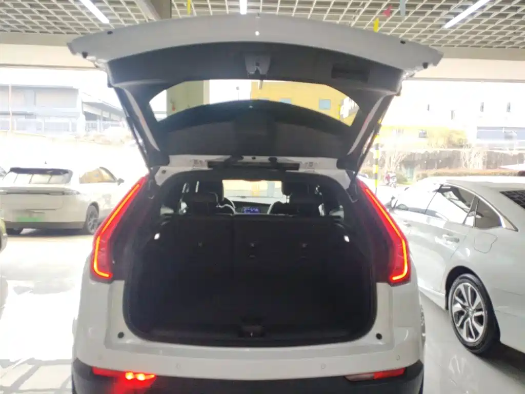 Cadillac XT4 — фото 17