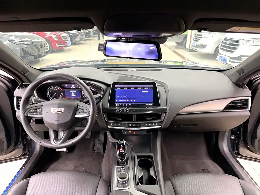 Cadillac CT5 — фото 11