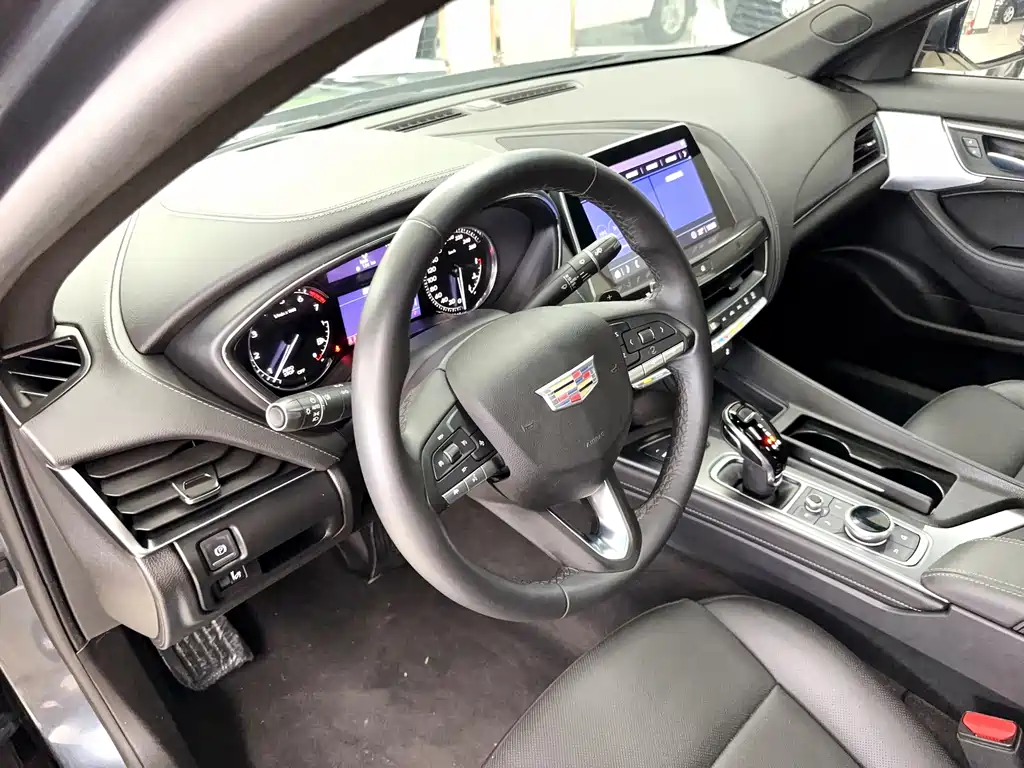Cadillac CT5 — фото 13
