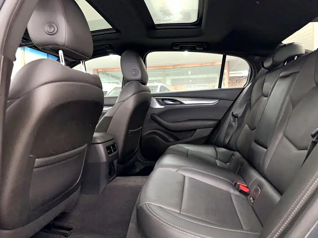 Cadillac CT5 — фото 16