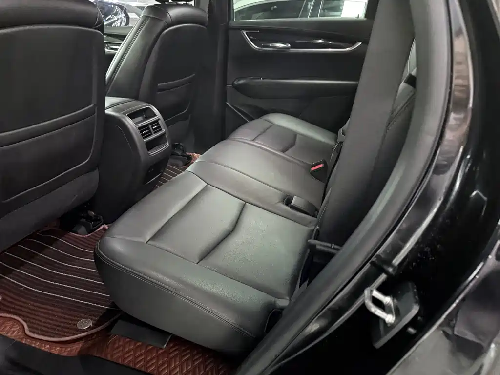 Cadillac XT5 — фото 11