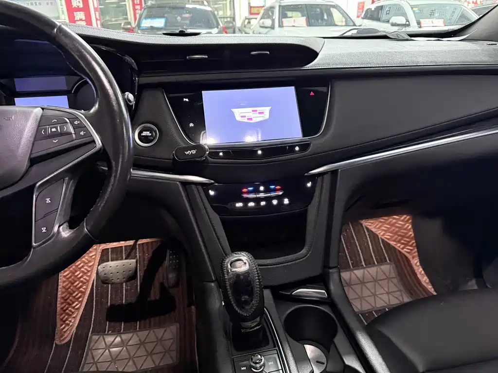 Cadillac XT5 — фото 15