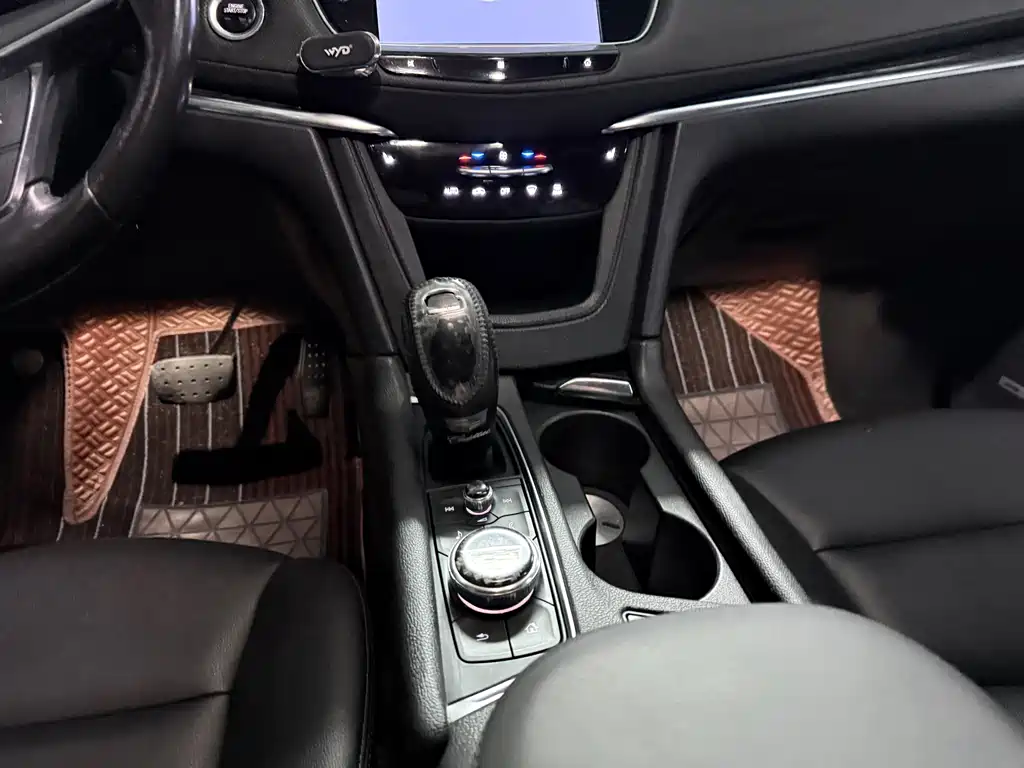 Cadillac XT5 — фото 16
