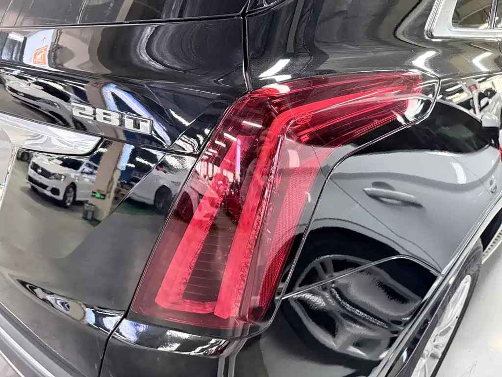 Cadillac XT5 — фото 20