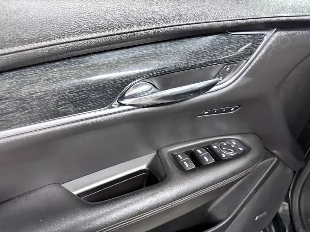 Cadillac XT5 — фото 9