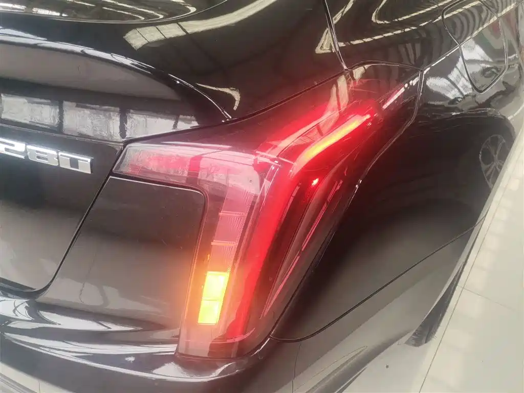 Cadillac CT5 — фото 24