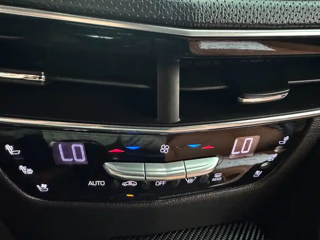 Cadillac CT6 — фото 11