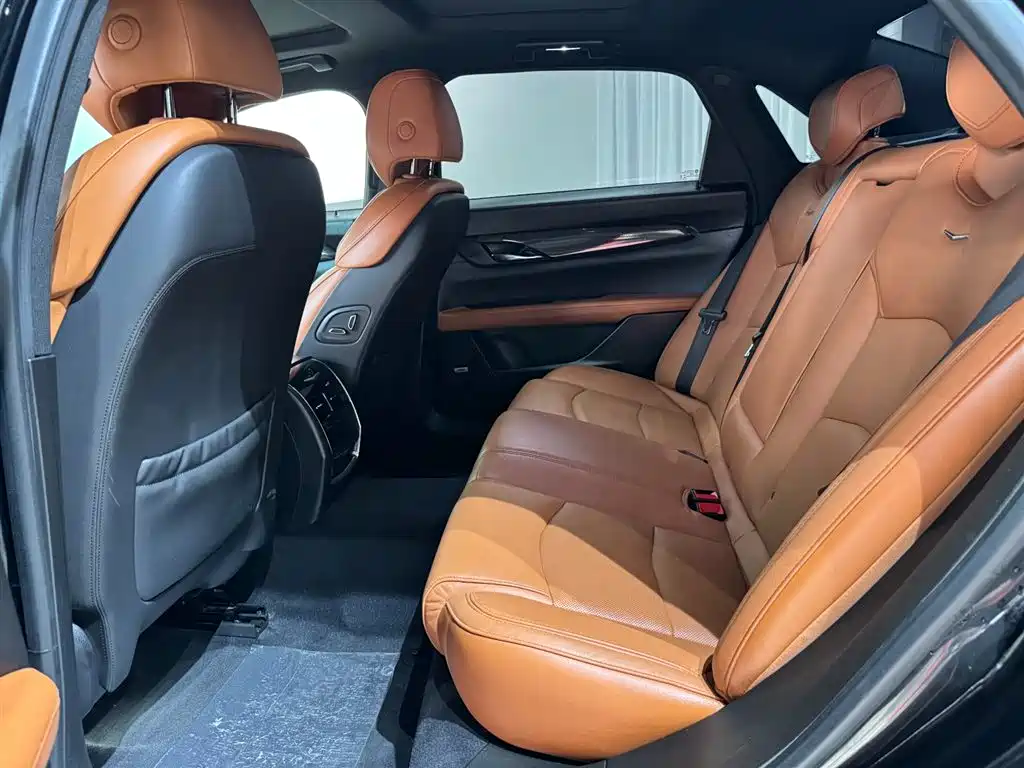 Cadillac CT6 — фото 18