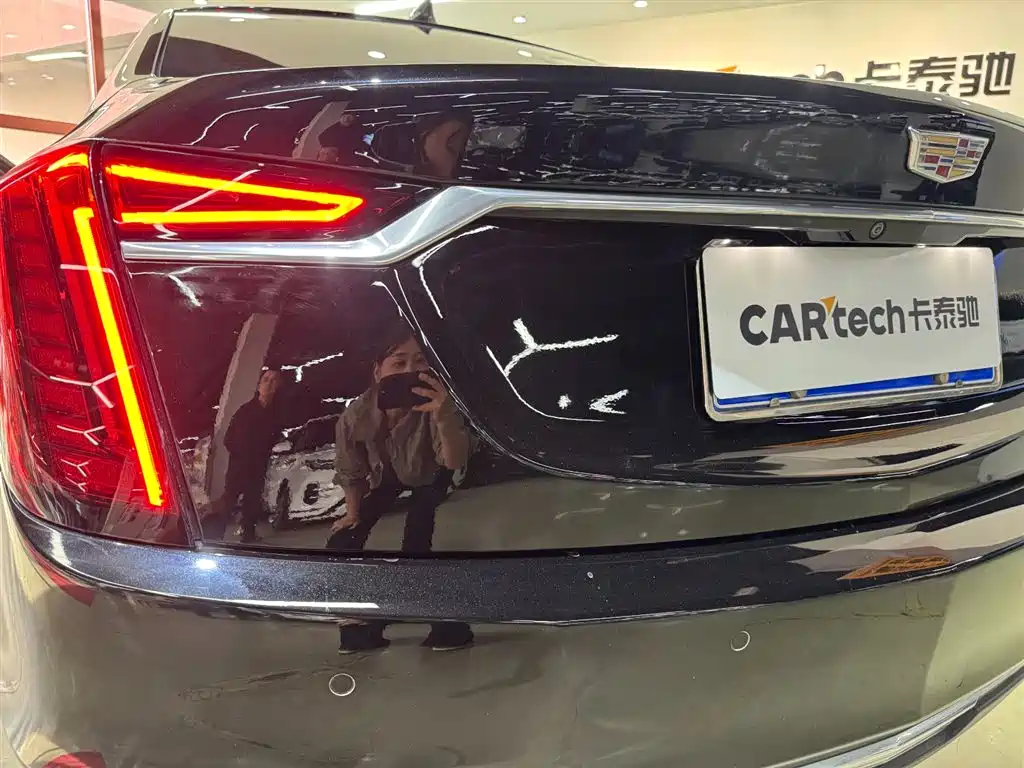 Cadillac CT6 — фото 21
