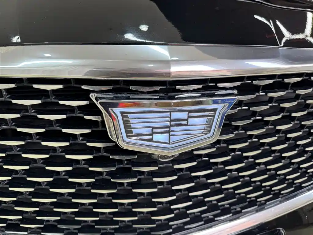 Cadillac CT6 — фото 23