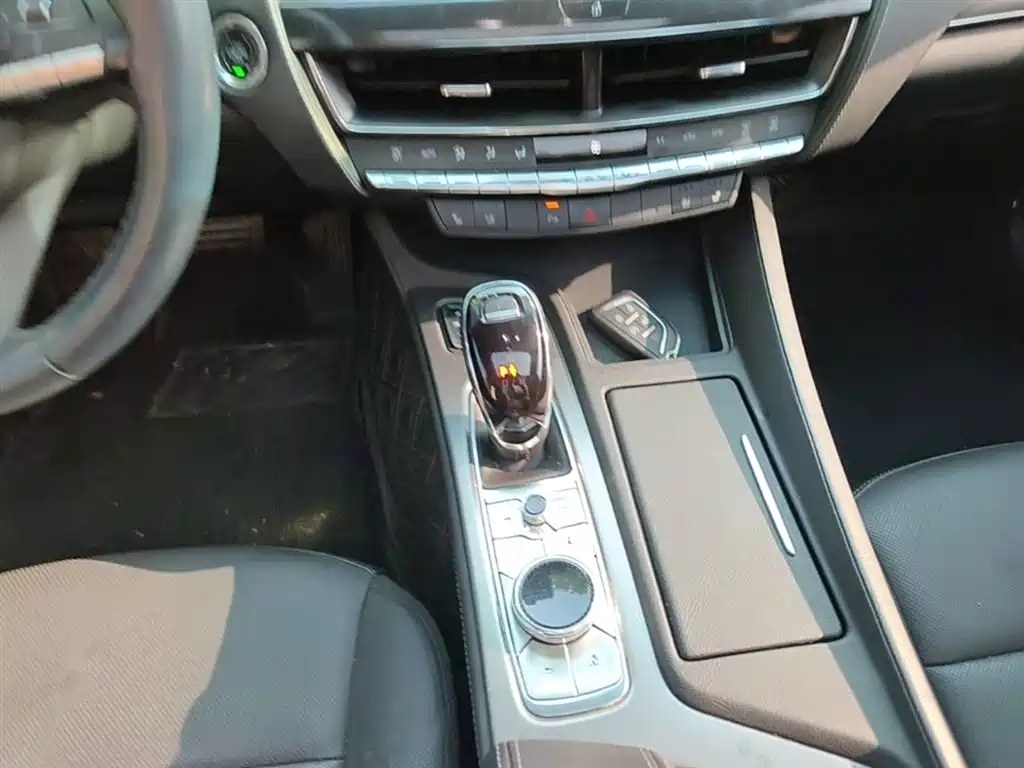 Cadillac CT5 — фото 14