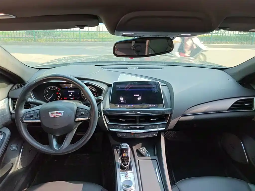 Cadillac CT5 — фото 10