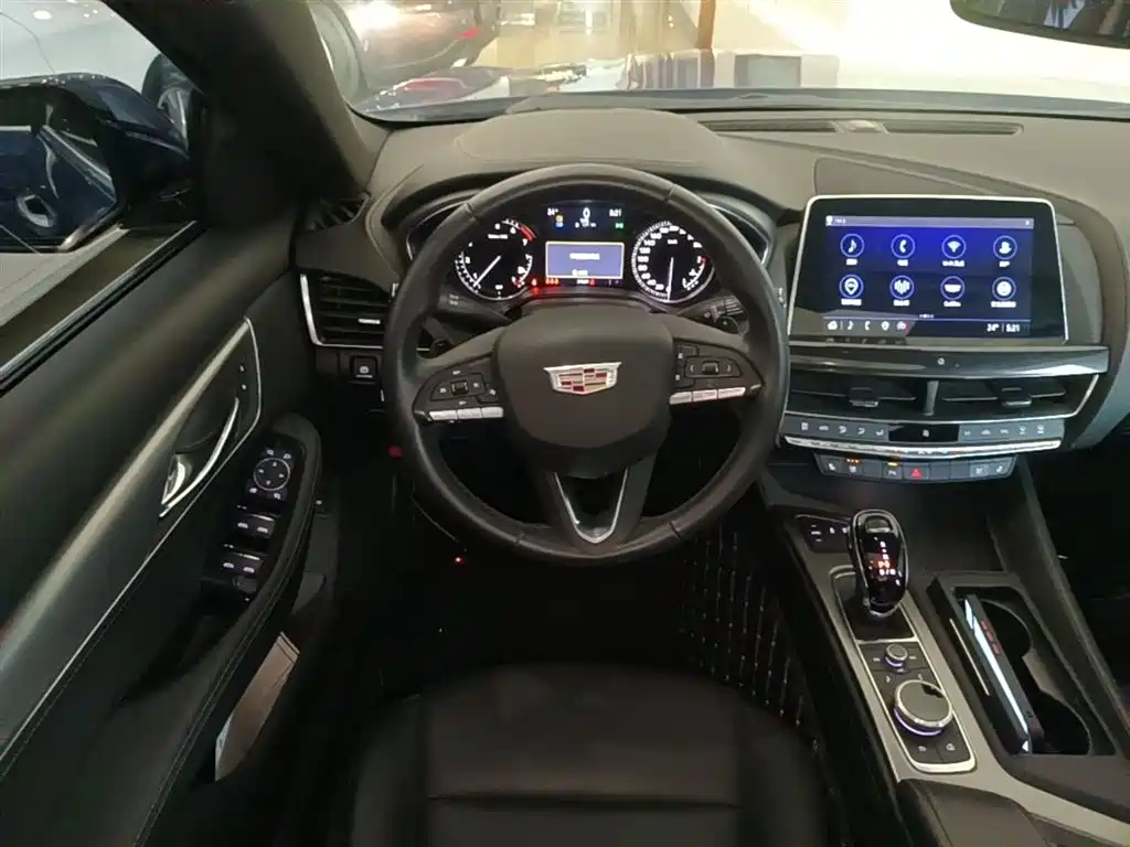 Cadillac CT5 — фото 11