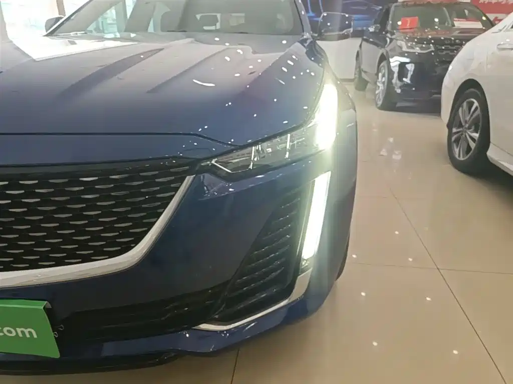 Cadillac CT5 — фото 24