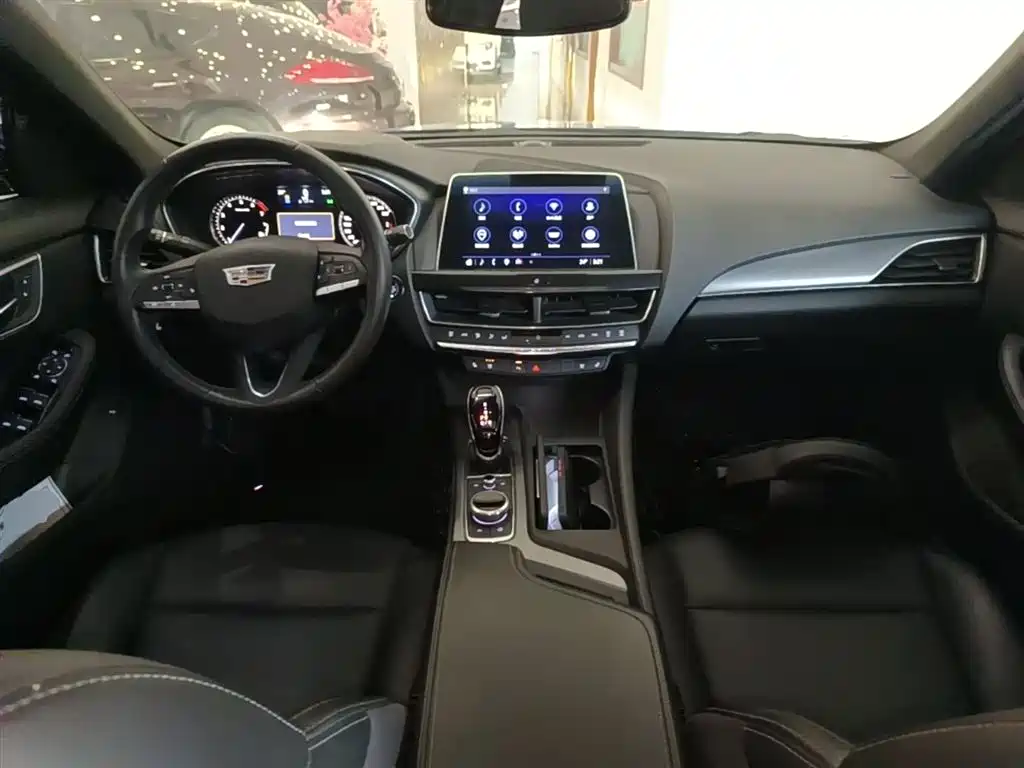 Cadillac CT5 — фото 10