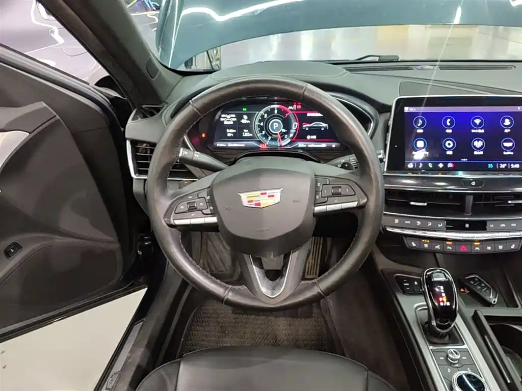 Cadillac CT5 — фото 11