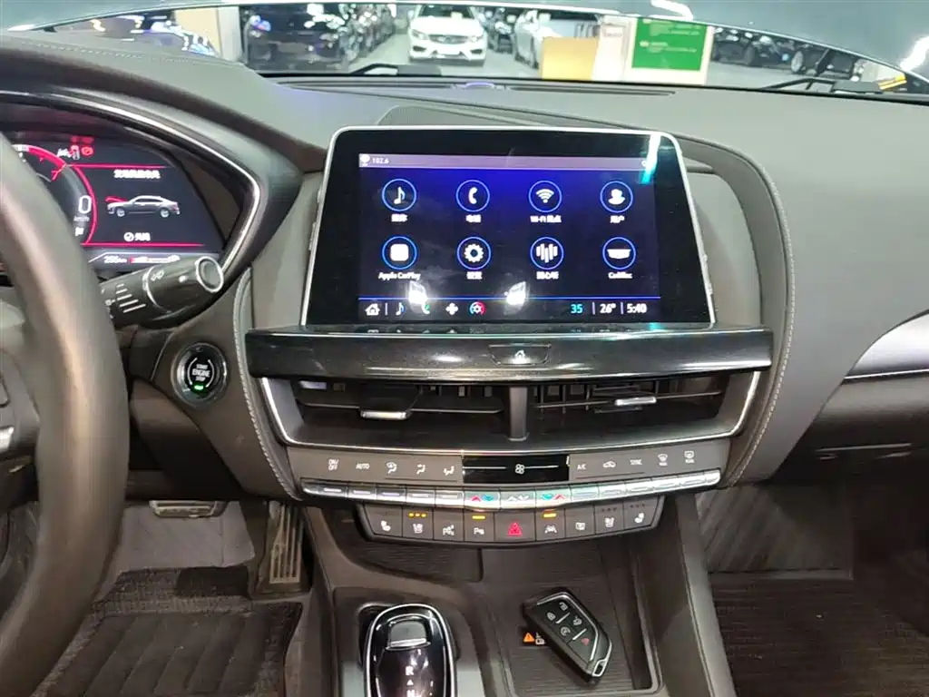 Cadillac CT5 — фото 13
