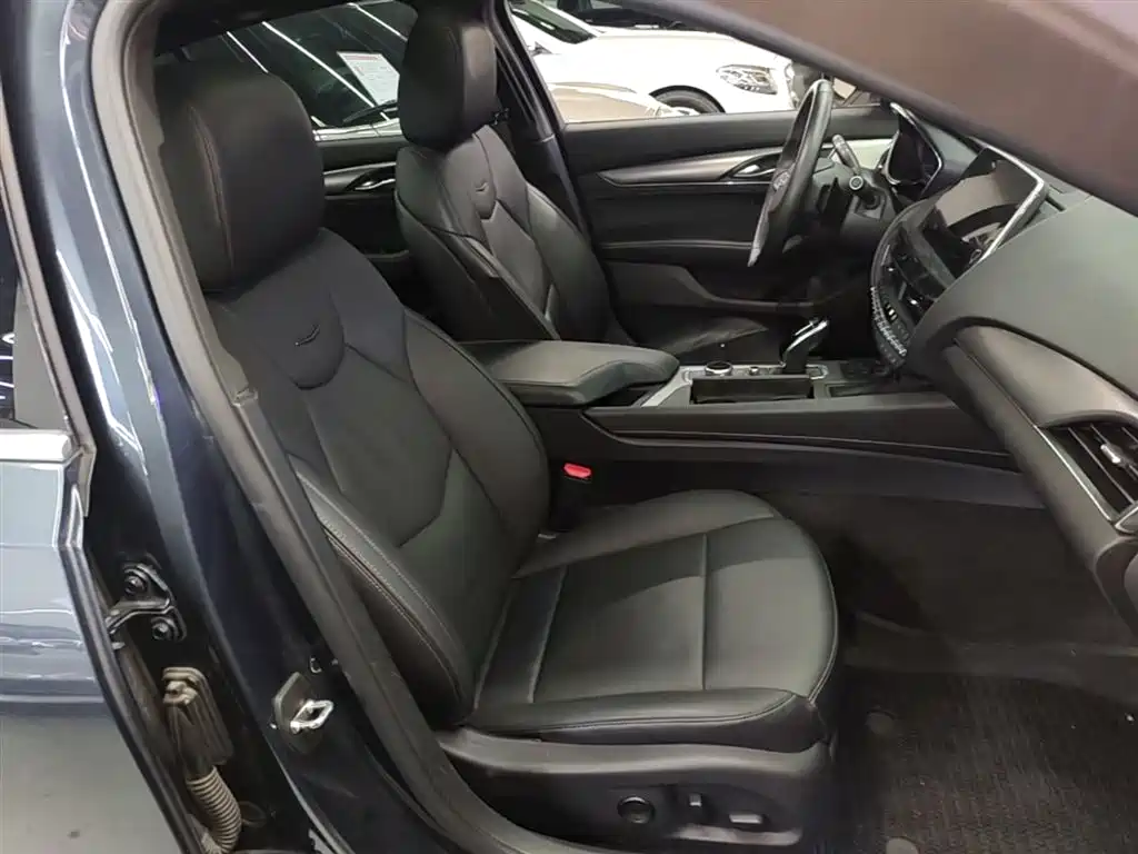 Cadillac CT5 — фото 25