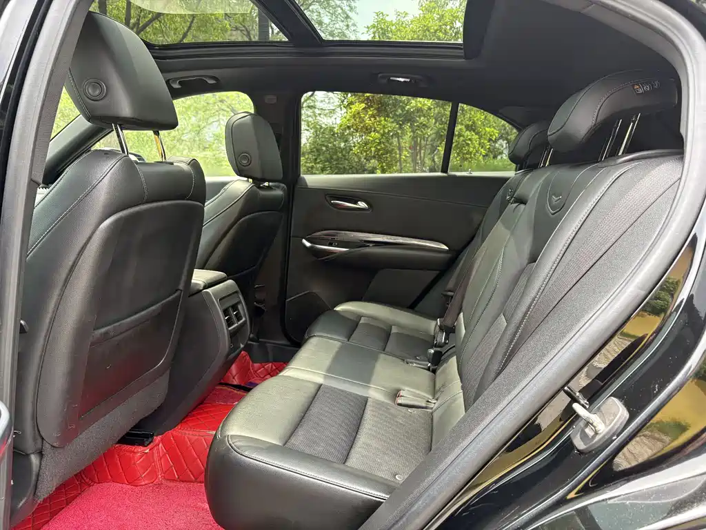 Cadillac XT4 — фото 5