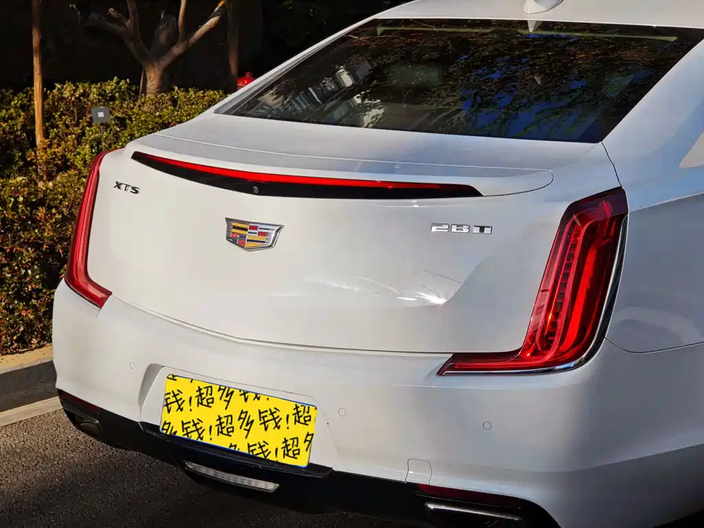 Cadillac XTS — фото 9