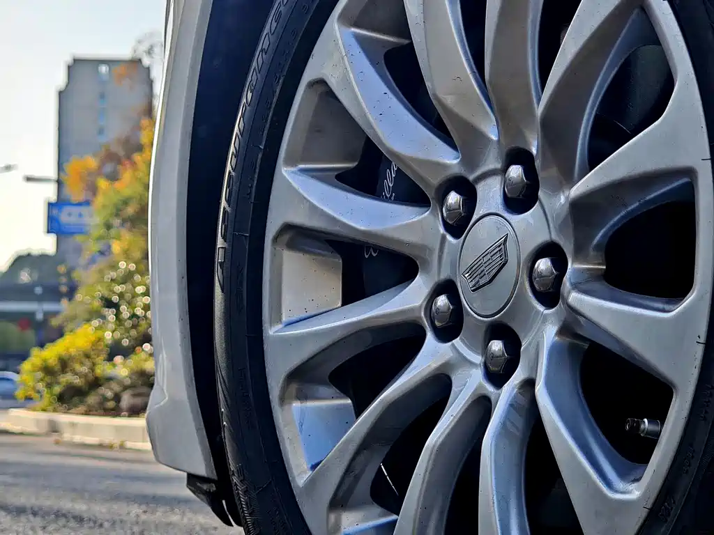Cadillac XTS — фото 10