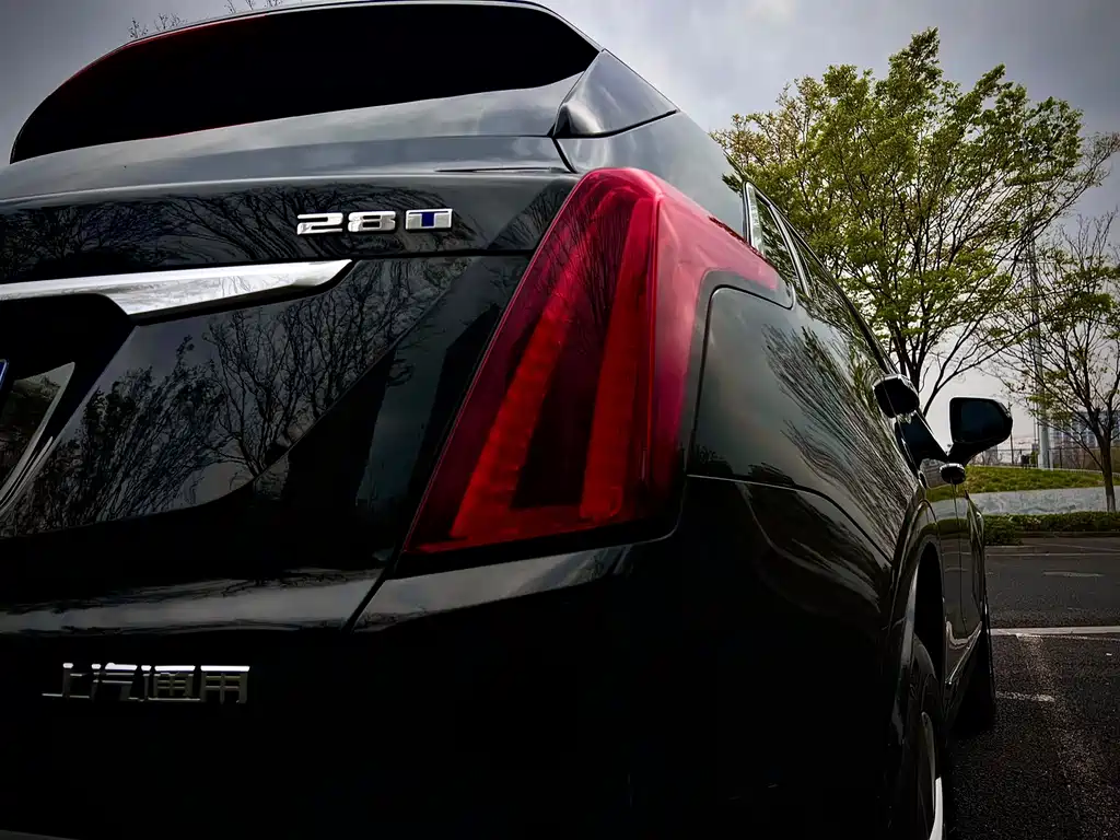 Cadillac XT5 — фото 11