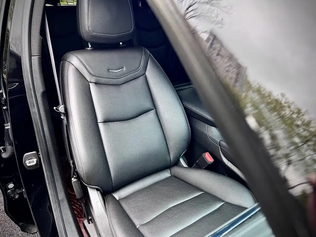 Cadillac XT5 — фото 14