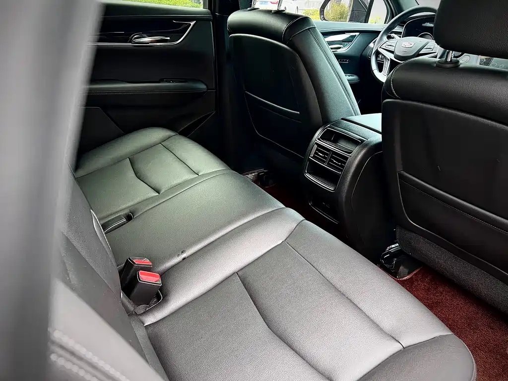 Cadillac XT5 — фото 15