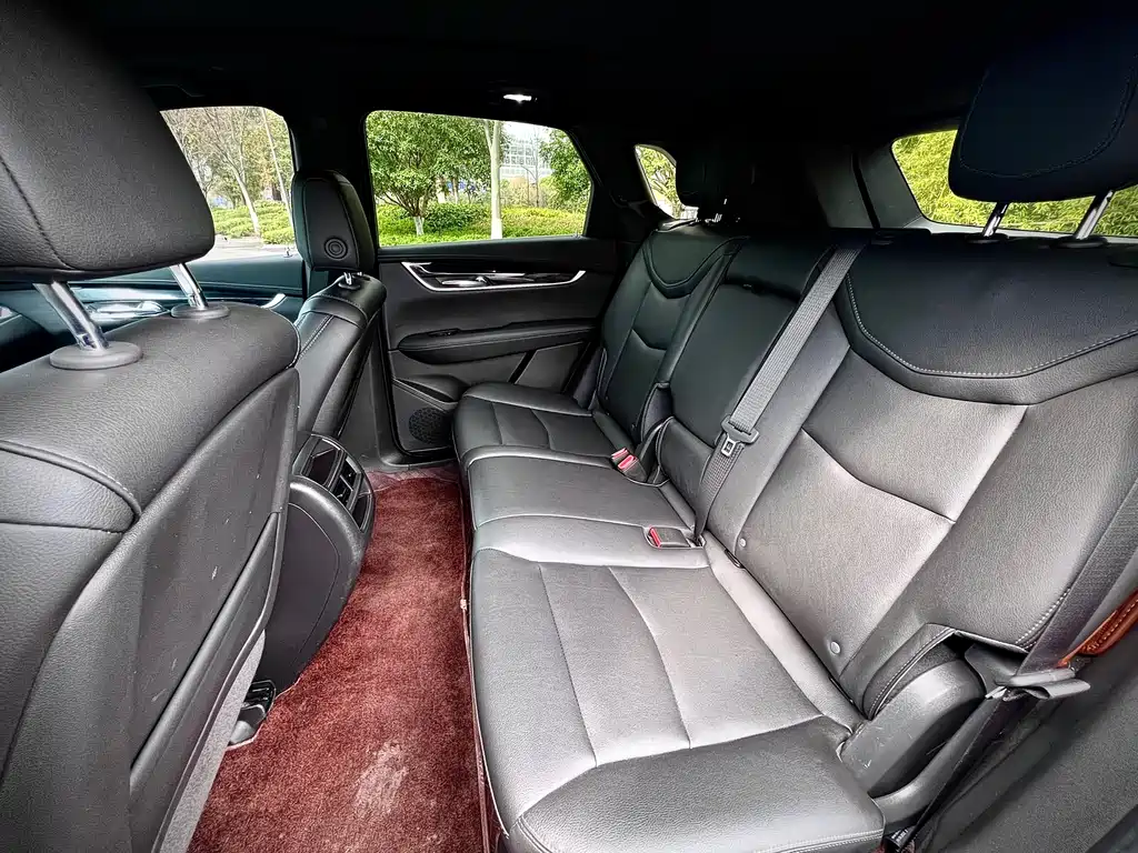 Cadillac XT5 — фото 16