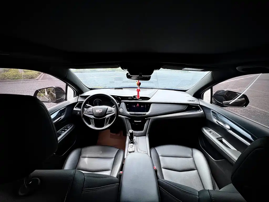 Cadillac XT5 — фото 17