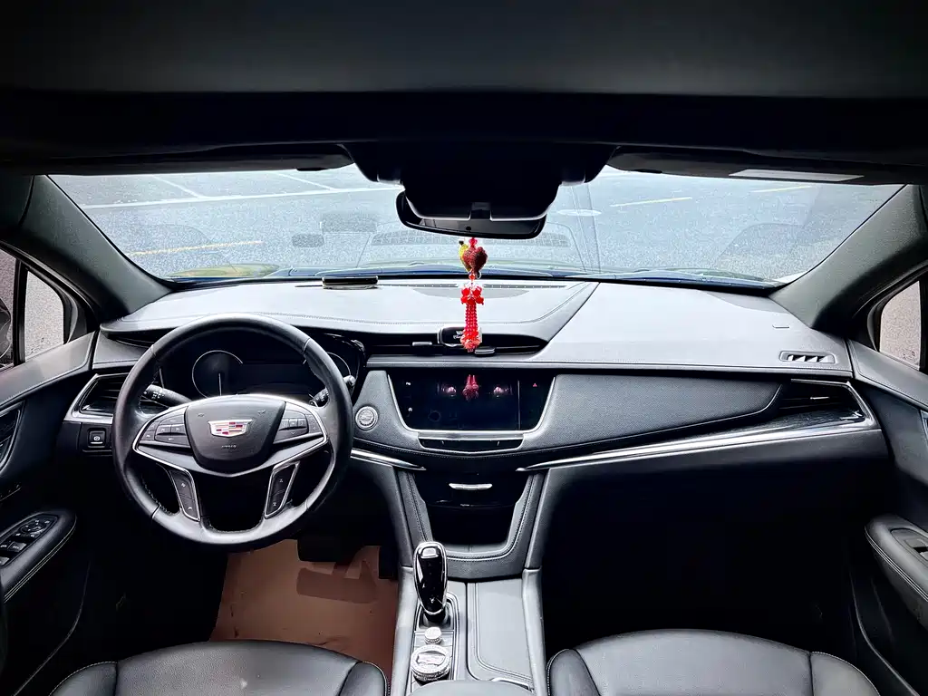 Cadillac XT5 — фото 18