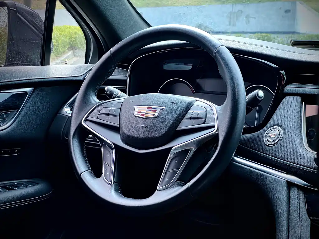 Cadillac XT5 — фото 20