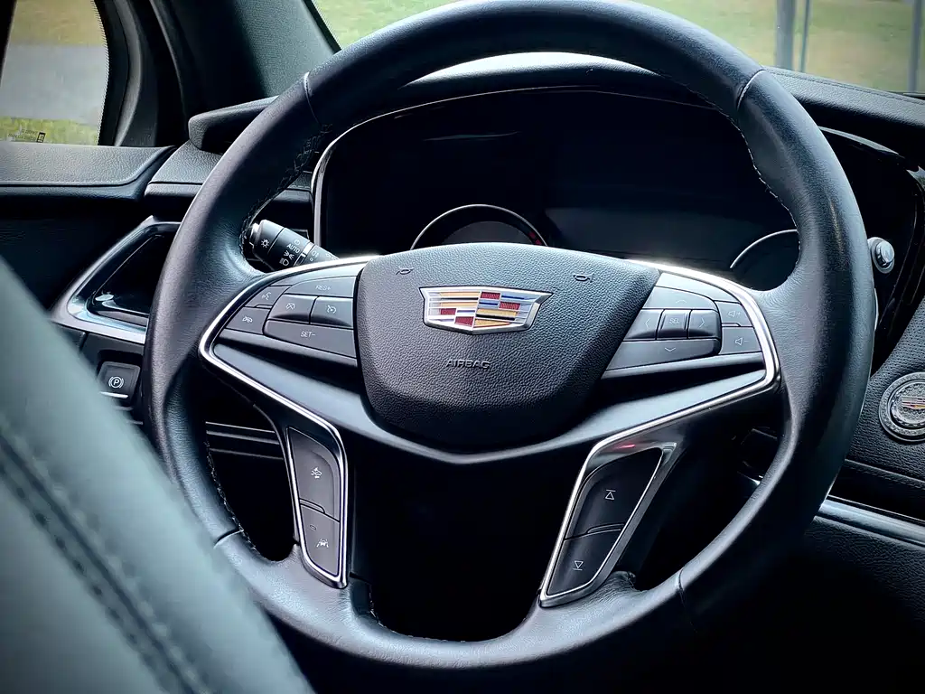 Cadillac XT5 — фото 21