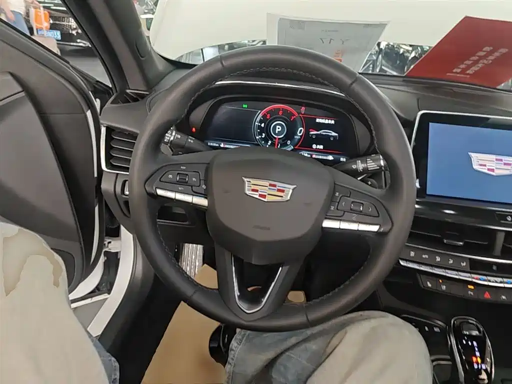Cadillac CT5 — фото 11