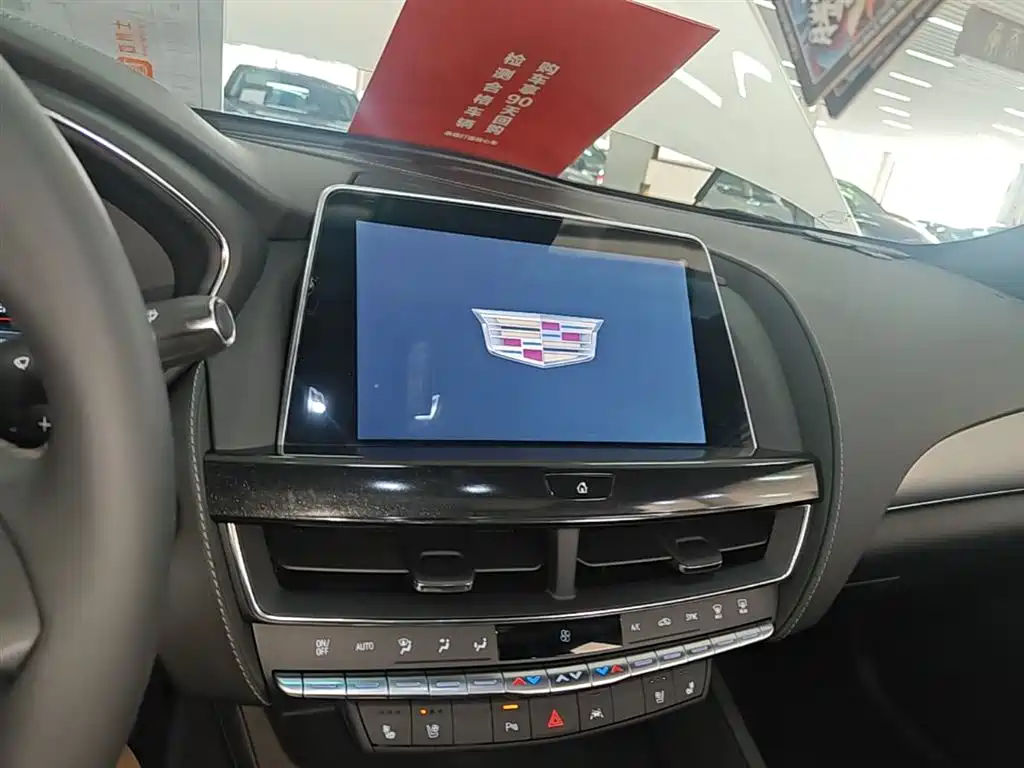 Cadillac CT5 — фото 13