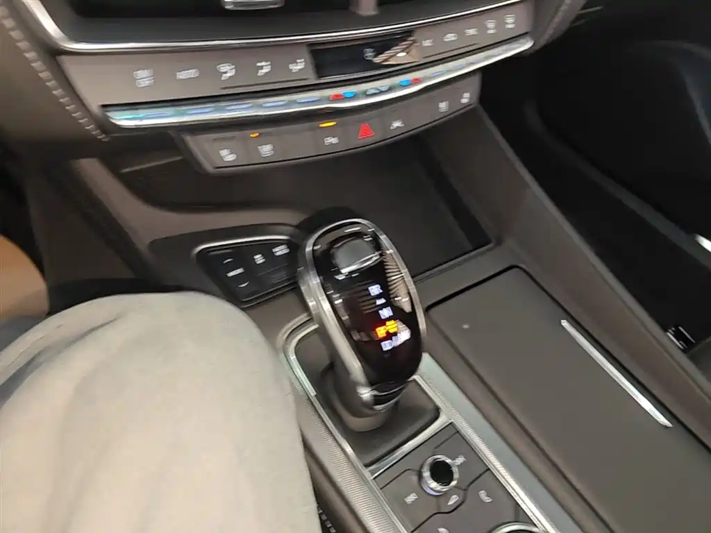 Cadillac CT5 — фото 14
