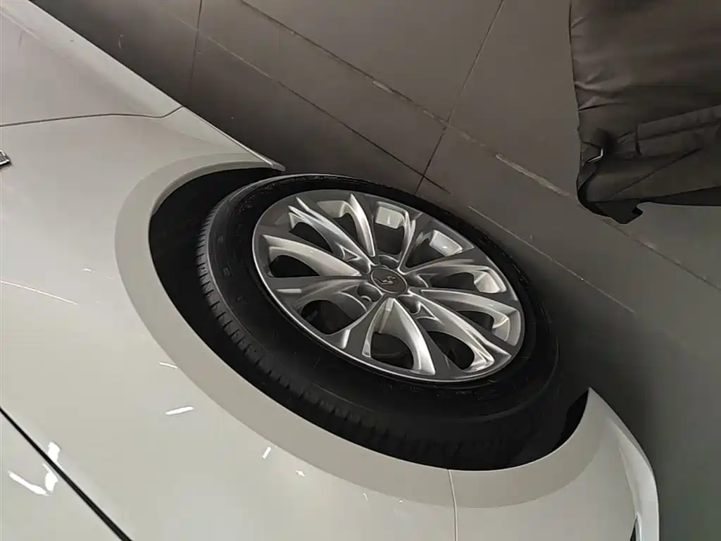 Cadillac CT5 — фото 23