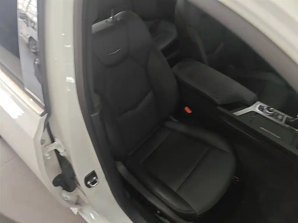 Cadillac CT5 — фото 25