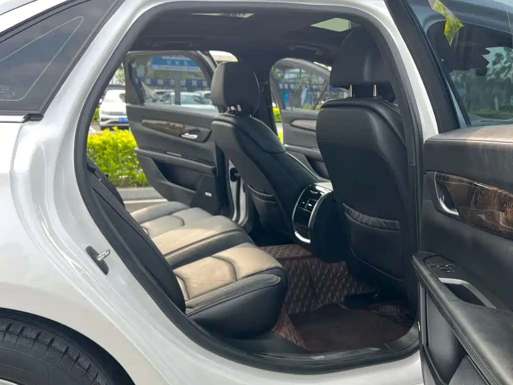 Cadillac CT6 — фото 9
