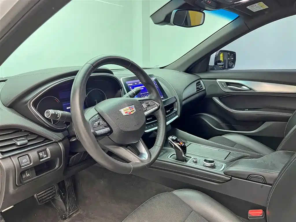 Cadillac CT5 — фото 14